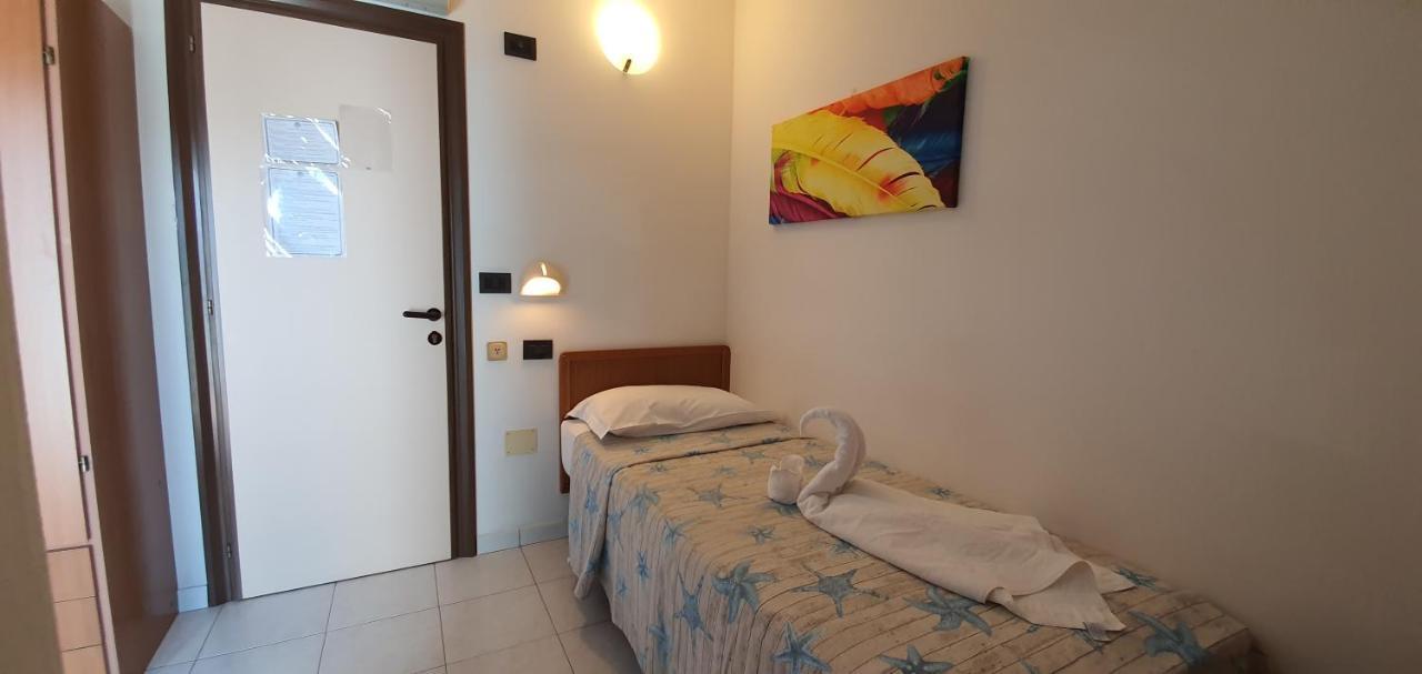 Hotel Vela Azzurra Rimini Exterior photo