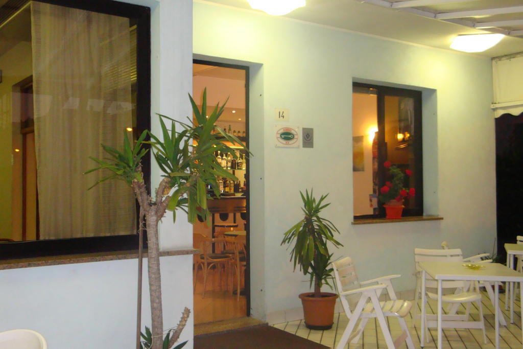 Hotel Vela Azzurra Rimini Exterior photo