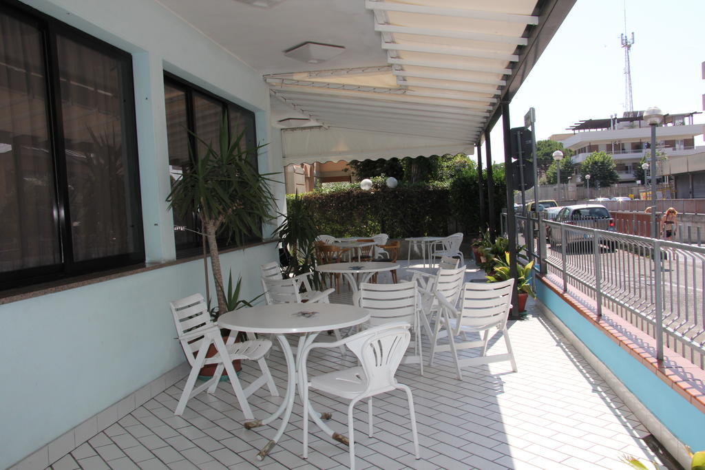 Hotel Vela Azzurra Rimini Exterior photo