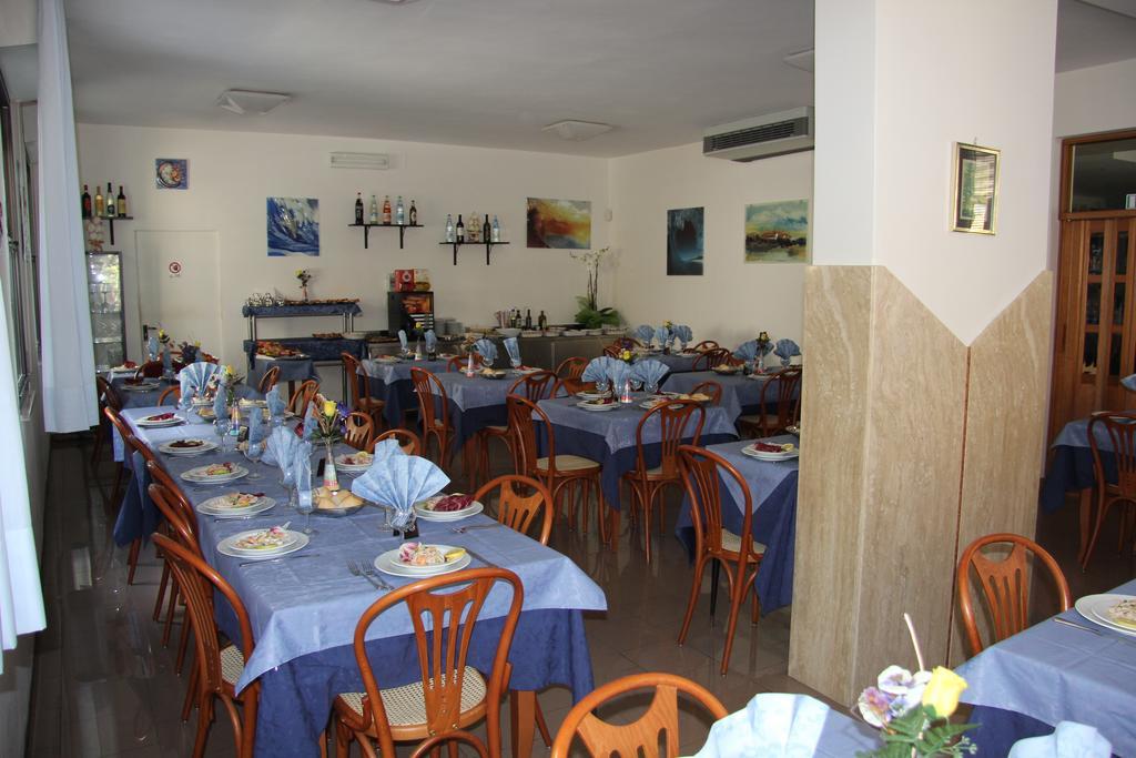 Hotel Vela Azzurra Rimini Exterior photo